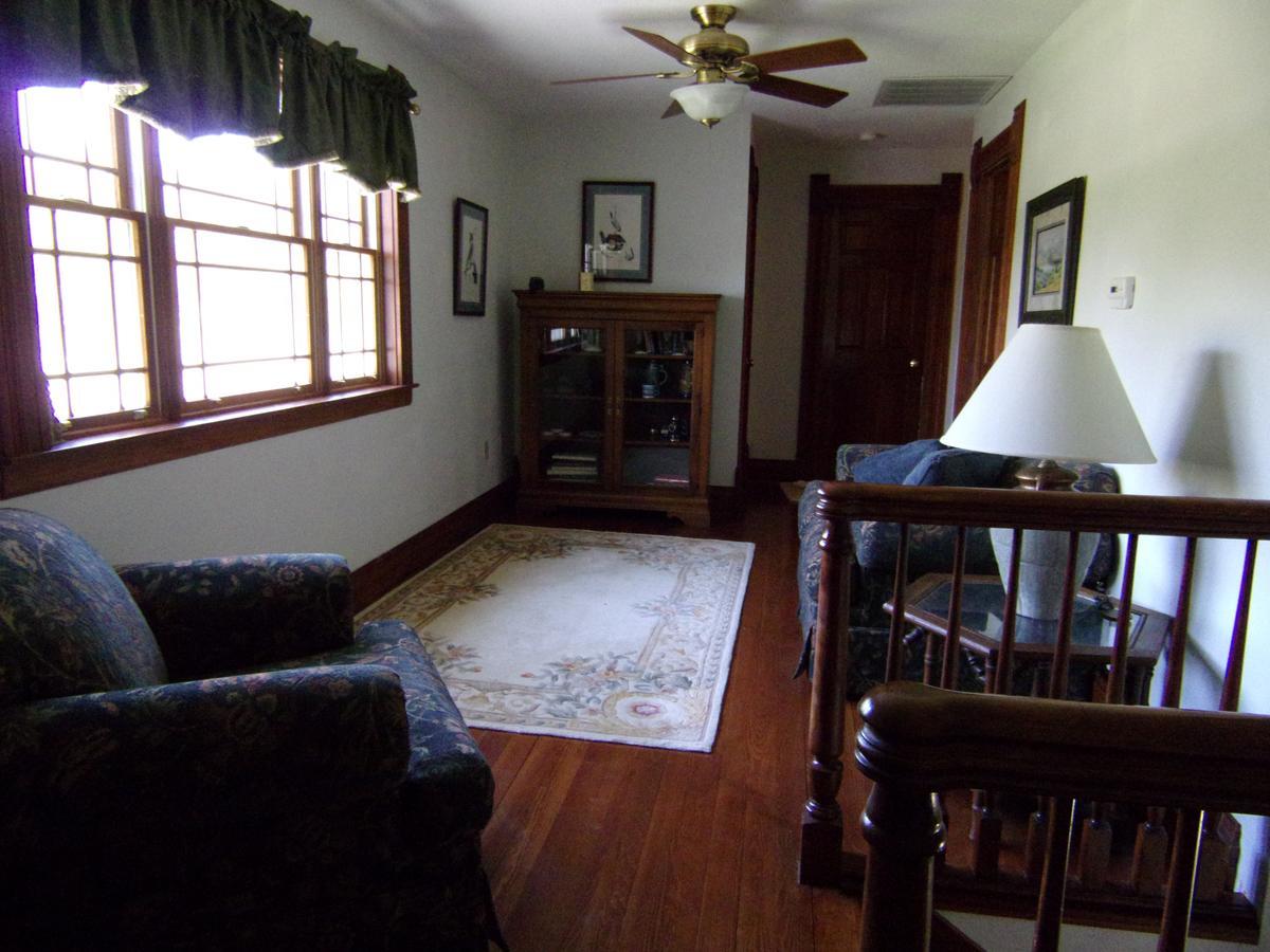 Country Diamond Guest House Sidney Exterior photo